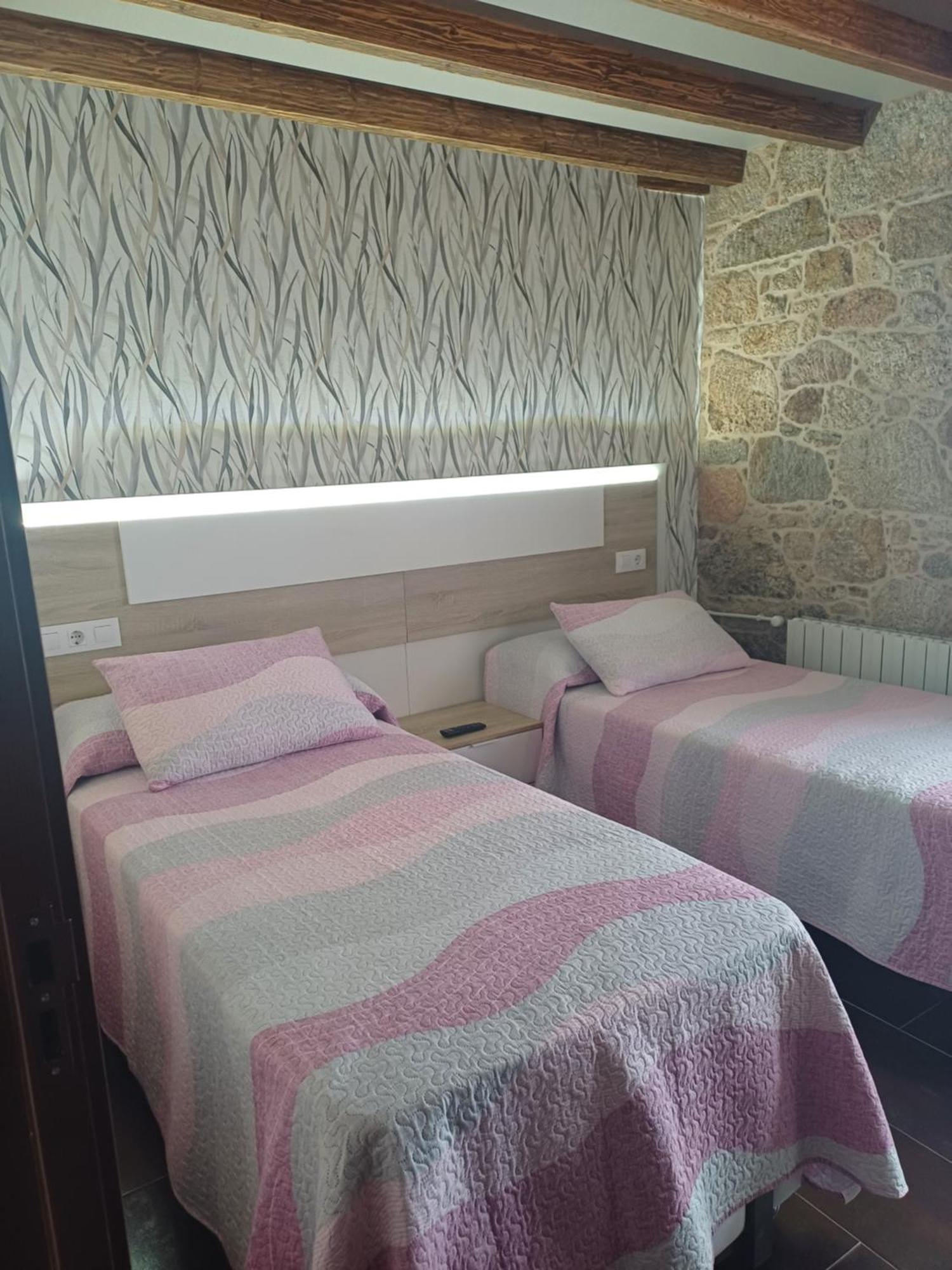 O Cabanel Albergue-Bar Villastose Extérieur photo